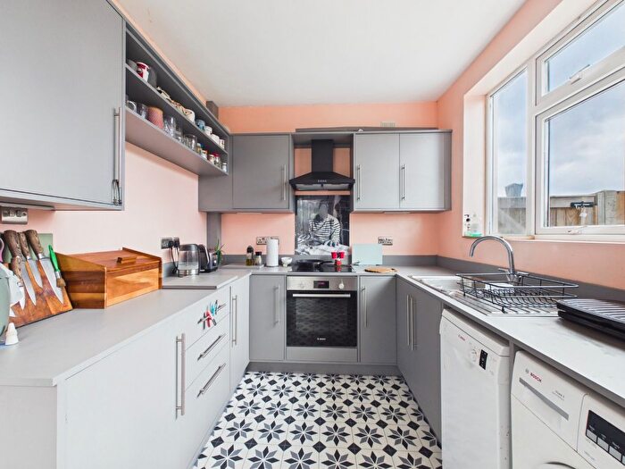 3 Bedroom Semi Detached House For Sale In Sidcup, Kent, DA15