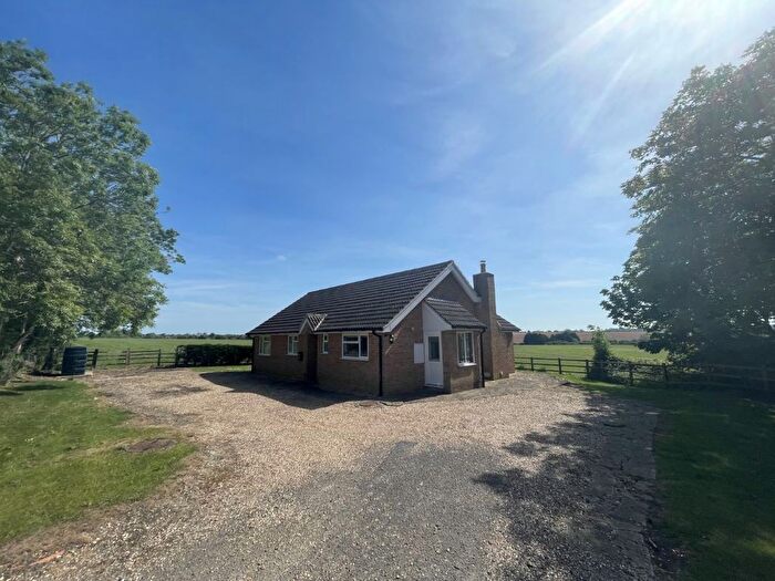 3 Bedroom Detached Bungalow For Sale In Mill Road, Thurleigh, Bedfordshire, MK44