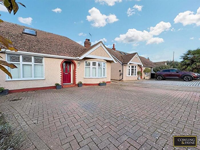 2 Bedroom Semi-Detached Bungalow For Sale In Berens Close, Wickford, SS11