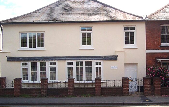 2 Bedroom Maisonette For Sale In St. Marys Place, East Street, Farnham, Surrey, GU9