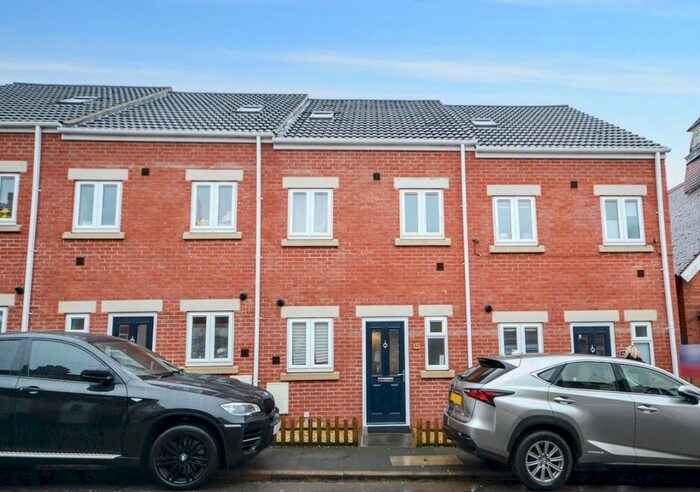 3 Bedroom Terraced House To Rent In Melton Street, Kettering, NN16