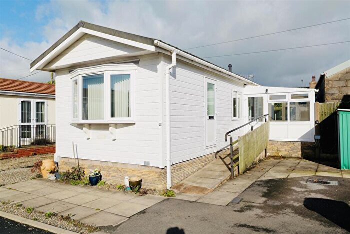 2 Bedroom Park Home For Sale In Three Peaks Park, Ingleton, LA6