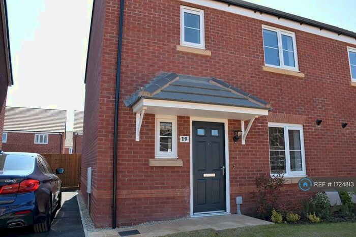 3 Bedroom Semi-Detached House To Rent In Four Acres, Warwick, CV34