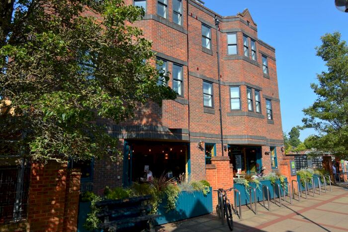 1 Bedroom Flat To Rent In Central Walk, Wokingham, RG40