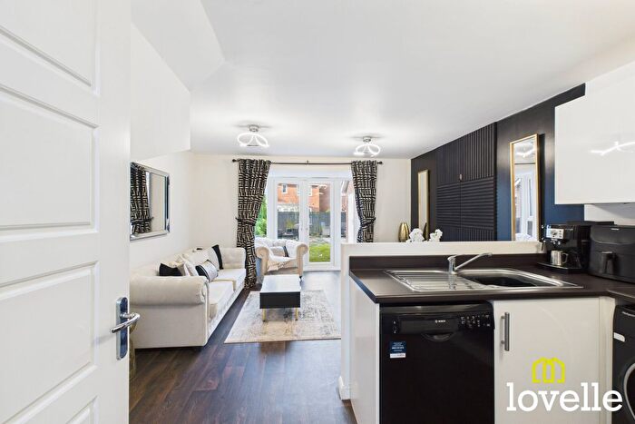 4 Bedroom Semi-Detached House For Sale In Primrose Way, Kingswood, Hull, HU7