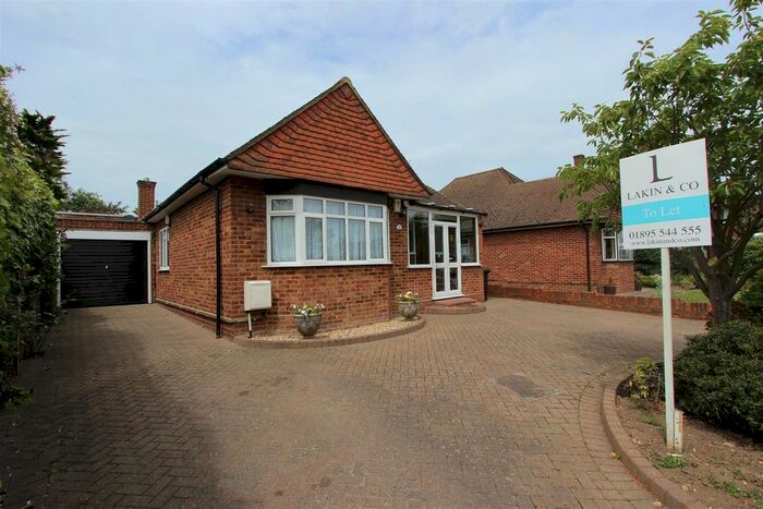 4 Bedroom Detached Bungalow To Rent In St. Georges Drive, Ickenham, Uxbridge, UB10