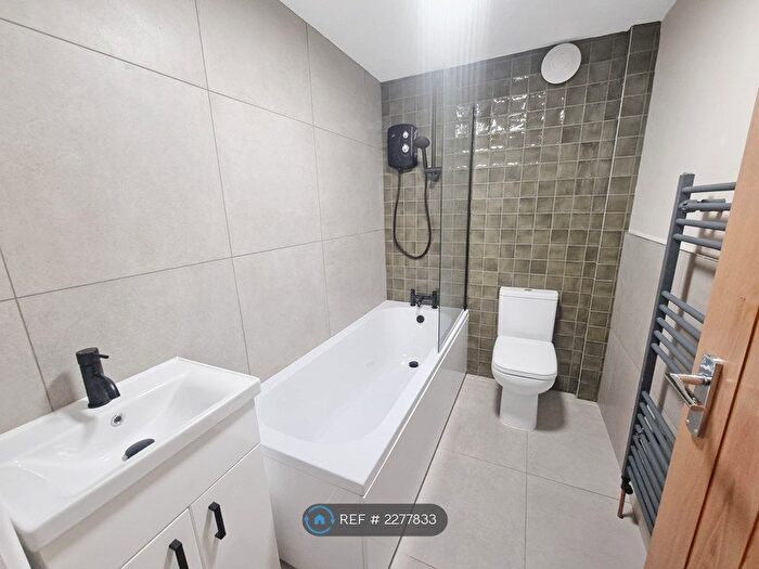 2 Bedroom Flat To Rent In Alexandra Road, Prenton, CH43