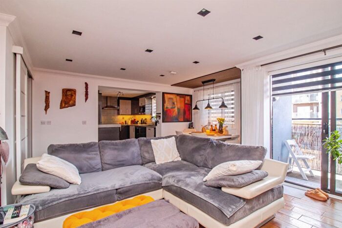 2 Bedroom Flat For Sale In Laxfield Drive, Broughton, Milton Keynes, MK10