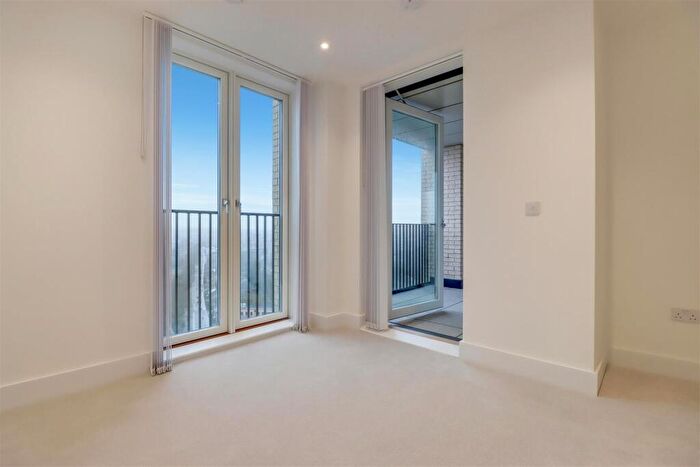 2 Bedroom Apartment To Rent In Herne Hill Road, London, SE24