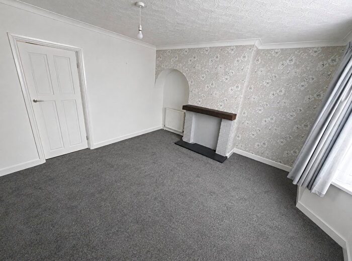 3 Bedroom Semi Detached House To Rent In Astbury Avenue, Smethwick, B67