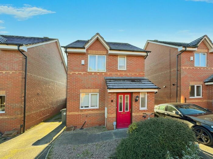 3 Bedroom Detached House To Rent In Festival Close, Stoke-On-Trent, ST6