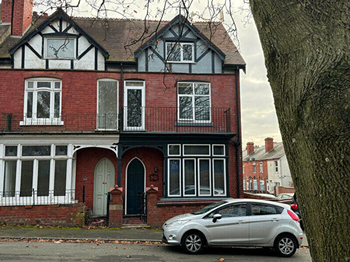 7 Bedroom House Of Multiple Occupation To Rent In Selborne Road, Dudley, West Midlands, DY2