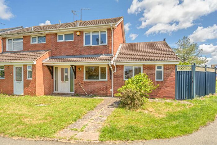 3 Bedroom Semi-Detached House For Sale In Broadmeadow, Kingswinford, DY6