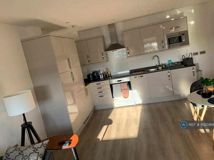 2 Bedroom Flat To Rent In The Posthouse, Gloucester, GL4