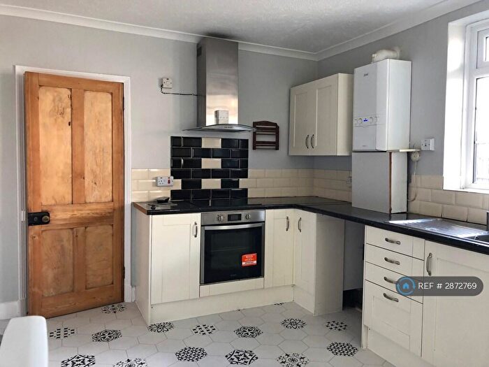 2 Bedroom Flat To Rent In York Road, Guildford, GU1