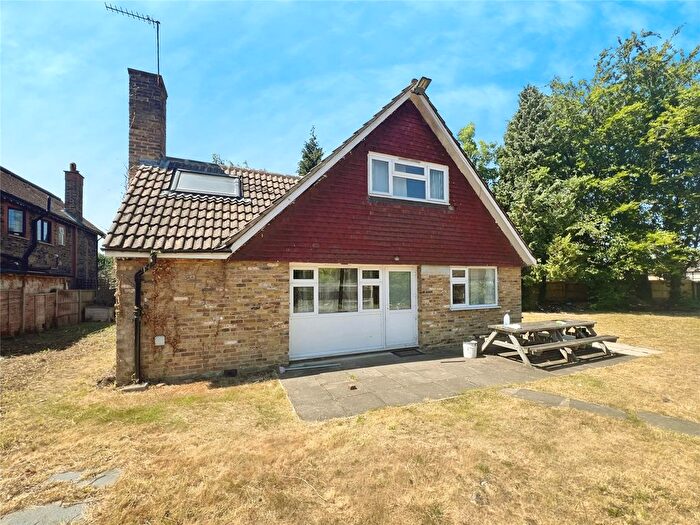 4 Bedroom Detached House To Rent In Hempstead Road, Watford, Hertfordshire, WD17