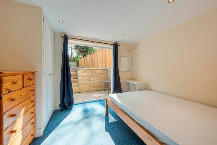 2 Bedroom Flat To Rent In North Street, London, SW4