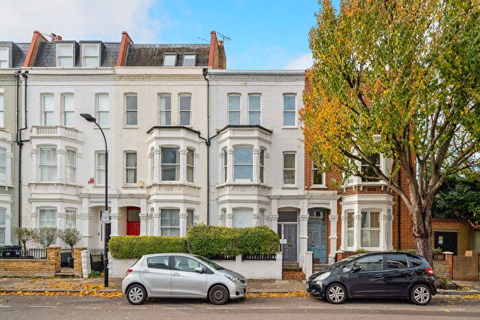 3 Bedroom Flat For Sale In Waldemar Avenue, London, SW6
