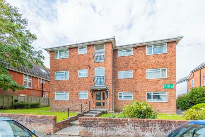 2 Bedroom Apartment For Sale In Southbourne Road, Bournemouth, BH6