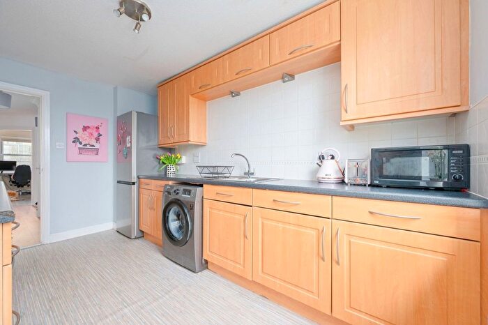 2 Bedroom Flat For Sale In Edmund Place, Dunfermline, KY12
