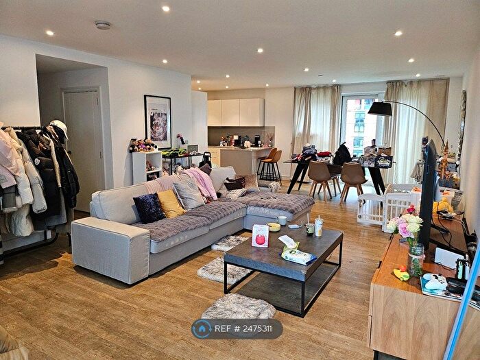 3 Bedroom Flat To Rent In Collet House, London, SW8