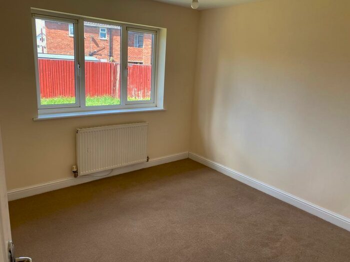 2 Bedroom Detached Bungalow To Rent In Offlow Mews, Tipton, West Midlands, DY4