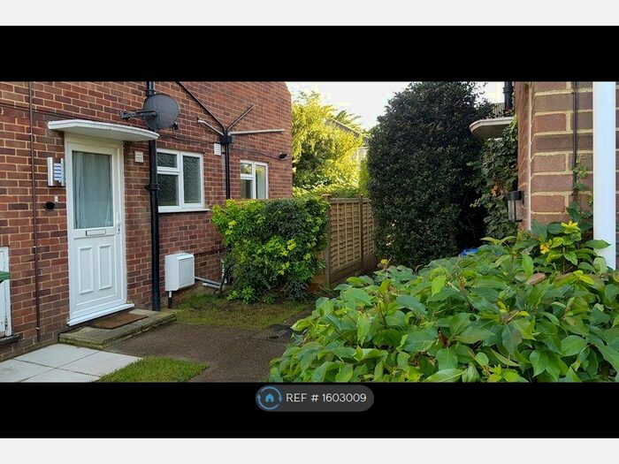 2 Bedroom Maisonette To Rent In Brunswick Close, Walton-On-Thames, KT12