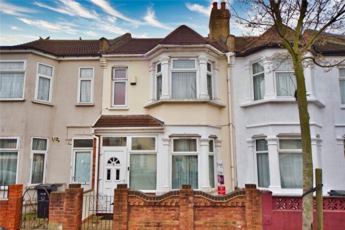 3 Bedroom Terraced House For Sale In Hunter Road, Ilford, Essex, IG1