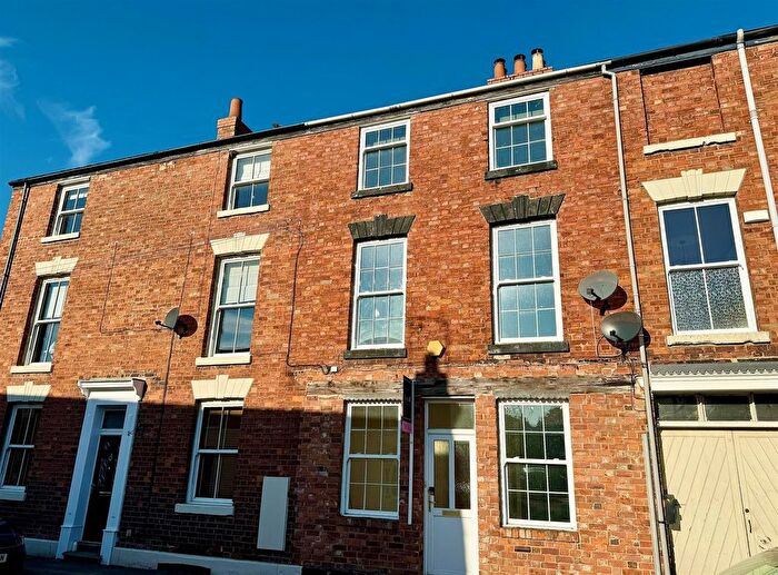 4 Bedroom Town House To Rent In Church Street, Bubwith, Selby, YO8