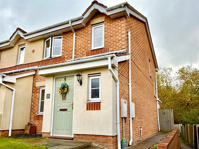 3 Bedroom End Of Terrace House For Sale In Bramham Croft, Wombwell, Barnsley, South Yorkshire, S73