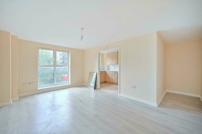 2 Bedroom Flat To Rent In Royal Quarter, Kingston, Kingston Upon Thames, KT2