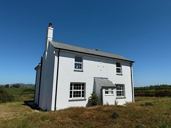 3 Bedroom Farmhouse To Rent In Lanuah Farm, St. Austell, PL26