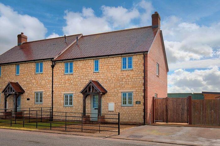3 Bedroom Semi-Detached House For Sale In Browns Lane, East Stour, SP8