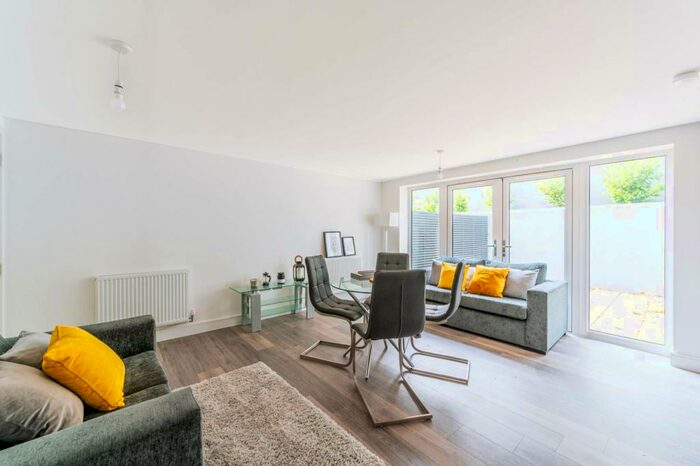 2 Bedroom Flat To Rent In Coombes House, Purley, CR8