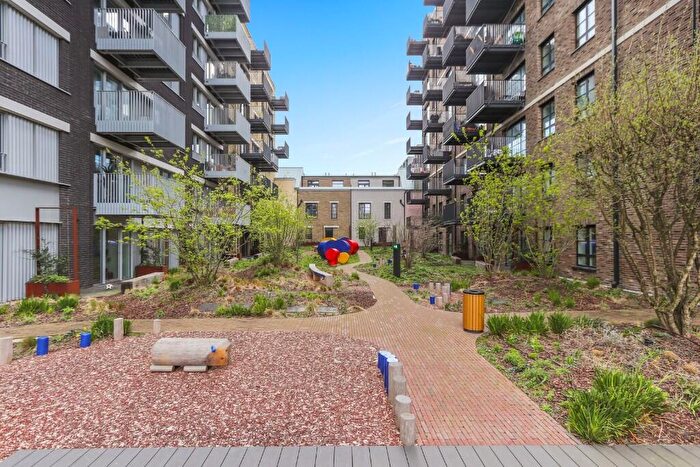 Studio For Sale In Goodluck Hope Walk, London, E14
