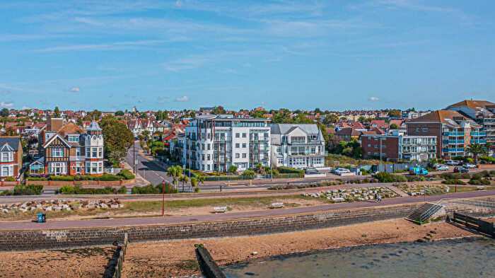 2 Bedroom Flat For Sale In Crowstone Avenue, Westcliff-on-sea, SS0