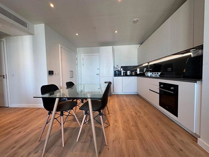 2 Bedroom Apartment To Rent In The Gate, Meadowside Manchester, M4