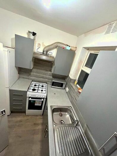 3 Bedroom Flat To Rent In Romford Road, London, E12