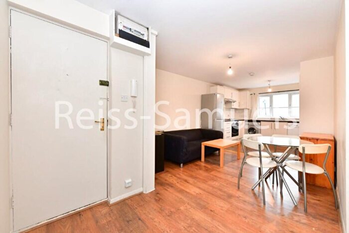 3 Bedroom Apartment To Rent In Ambassador Square, Canary Wharf, London, E14