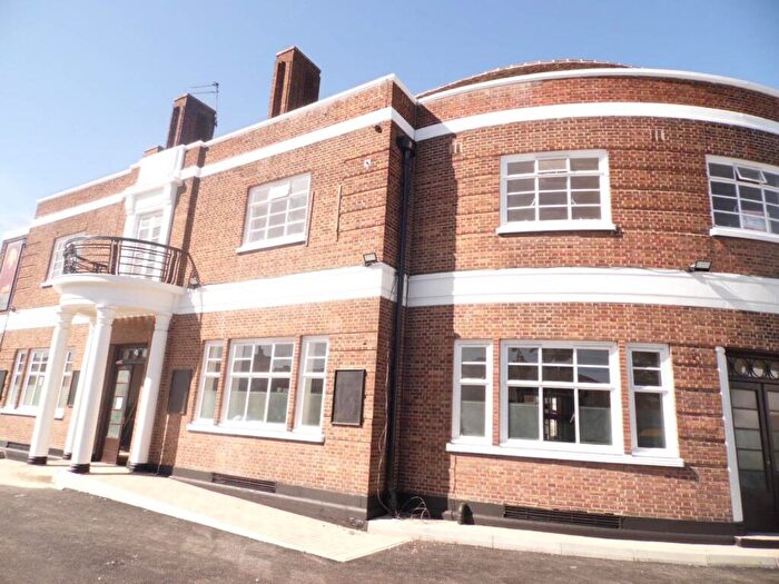 4 Bedroom Terraced House To Rent In Longwood Gardens, Ilford, Essex, IG5