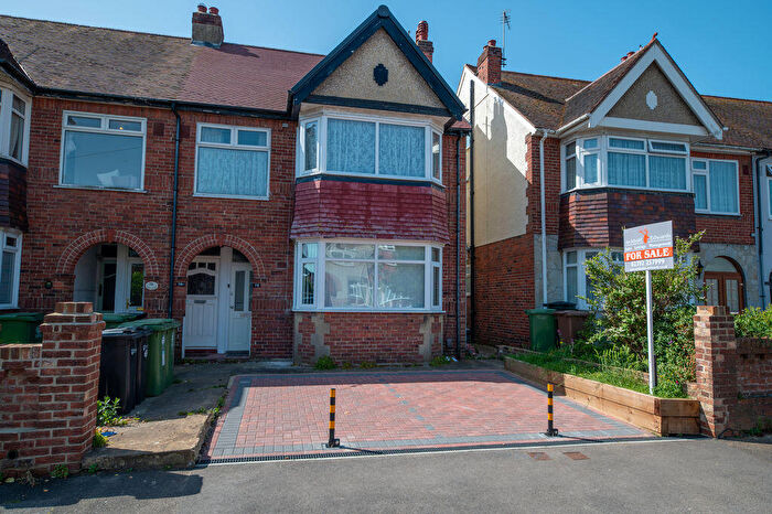 2 Bedroom Flat For Sale In Beaconsfield Avenue, Drayton, PO6