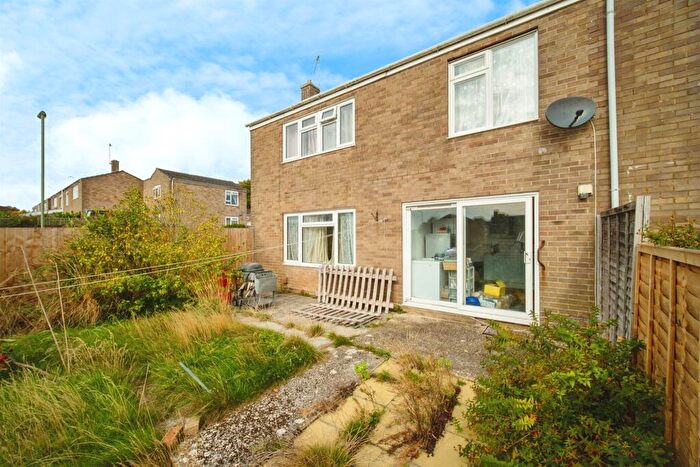 3 Bedroom Terraced House For Sale In Sycamore Way, Basingstoke, RG23
