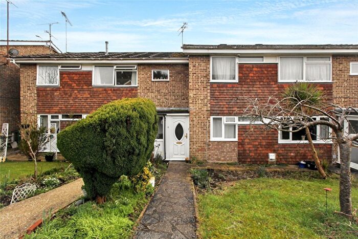 2 Bedroom Flat To Rent In Dove Court, Alton, Hampshire, GU34