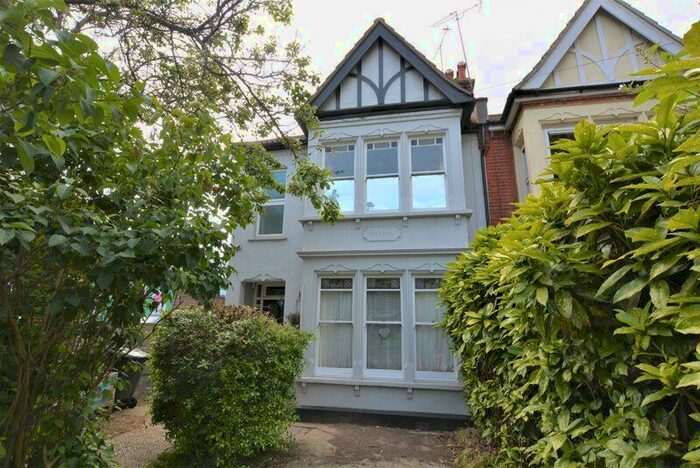3 Bedroom Flat To Rent In Boston Avenue, Southend-On-Sea, SS2