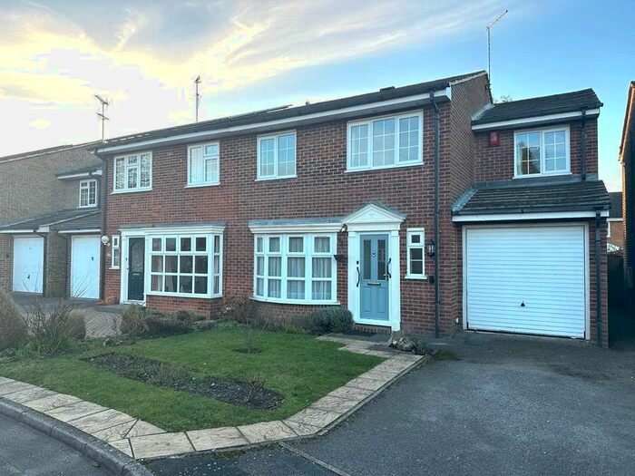4 Bedroom Semi-Detached House To Rent In Minley Close, Farnborough, Hampshire, GU14
