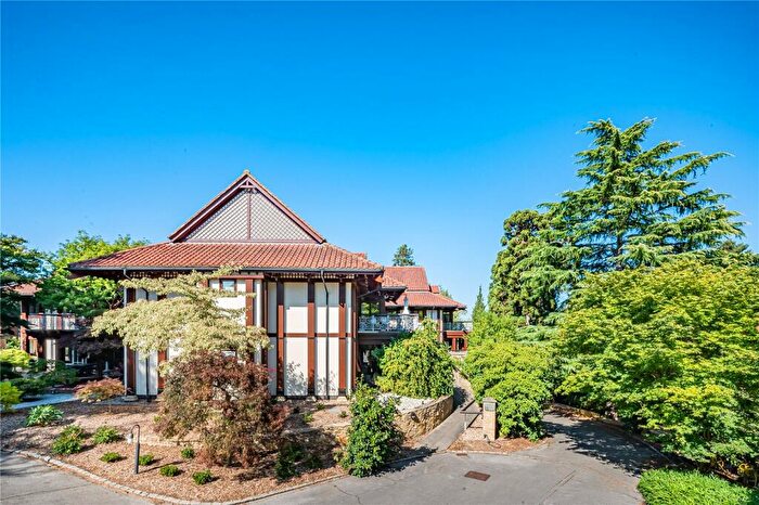 3 Bedroom Flat For Sale In The Water Gardens, Warren Road, Coombe Hill, KT2