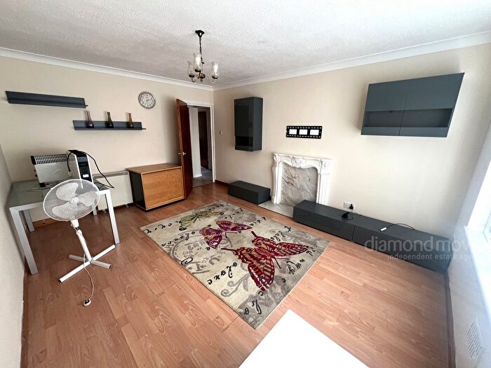 2 Bedroom Flat To Rent In Hatton Road, Feltham, TW14