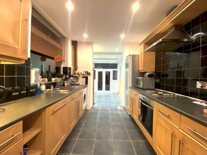 5 Bedroom House To Rent In Oxford Road, Acocks Green, B27