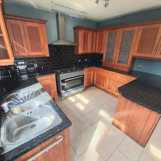 5 Bedroom Semi-Detached House To Rent In Edgefield Avenue, Barking, IG11