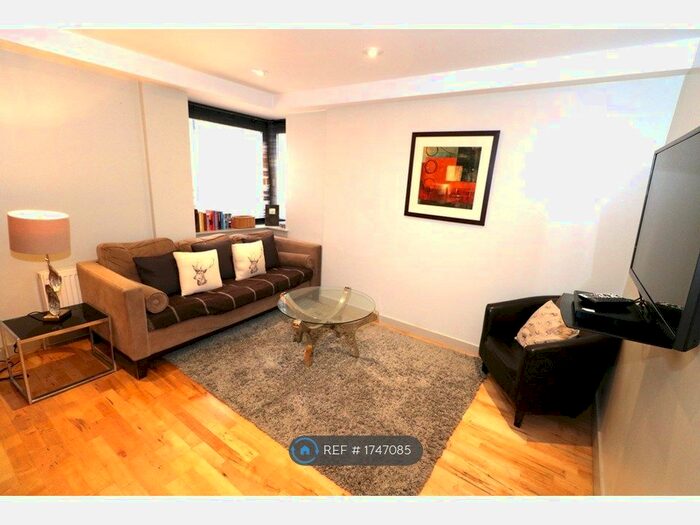 2 Bedroom Flat To Rent In Royal Mile, Edinburgh, EH1